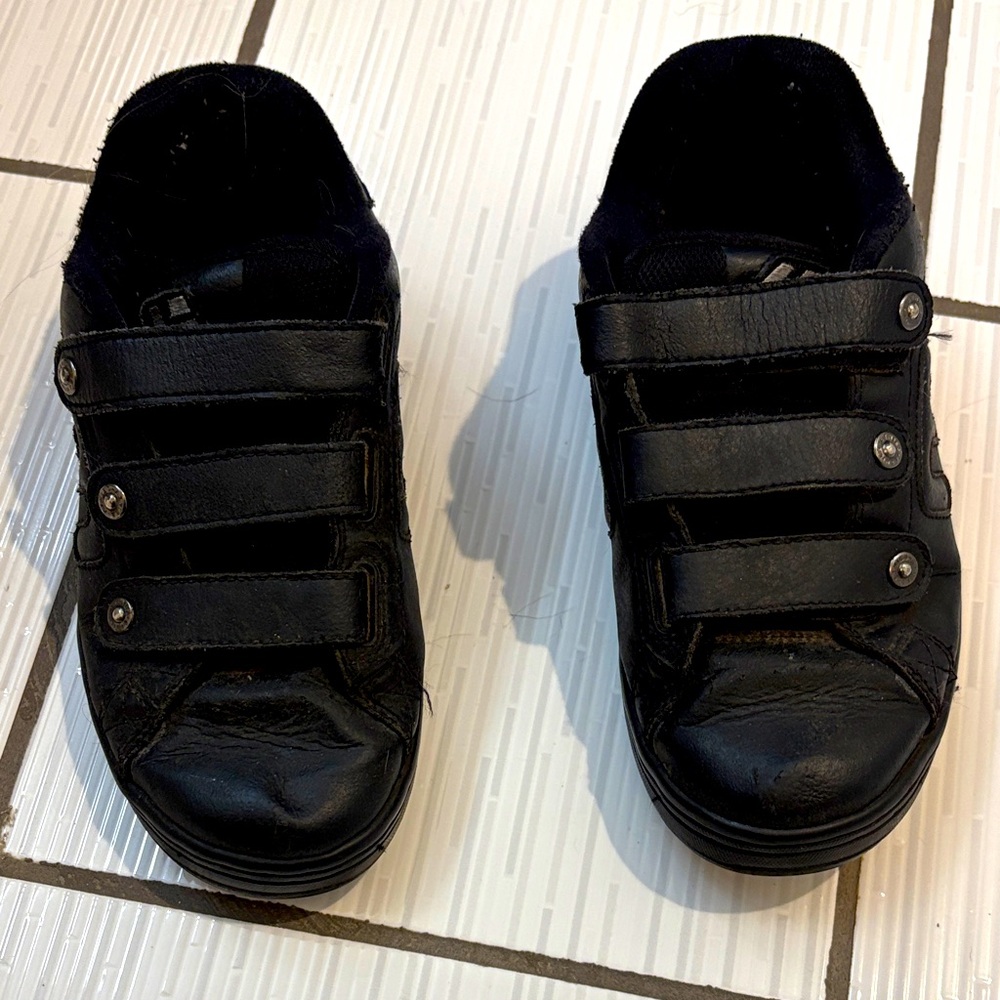 Etnies Black skater shoes